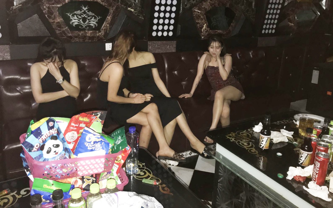 Hưng Yên: Bắt quả tang 29 đối tượng nam, nữ đang sử dụng ma túy trong quán karaoke