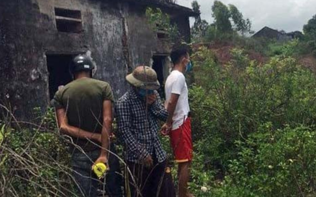 Không cầm được nước mắt khi tìm thấy thi thể bé trai mất tích ở Nghệ An trong căn nhà hoang giữa rừng