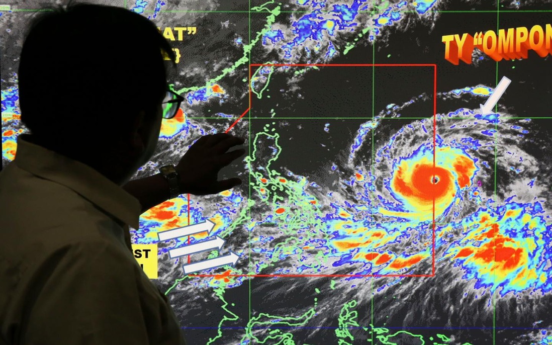 Áp thấp nhiệt đới sắp đi vào biển Đông, có khả năng mạnh thêm