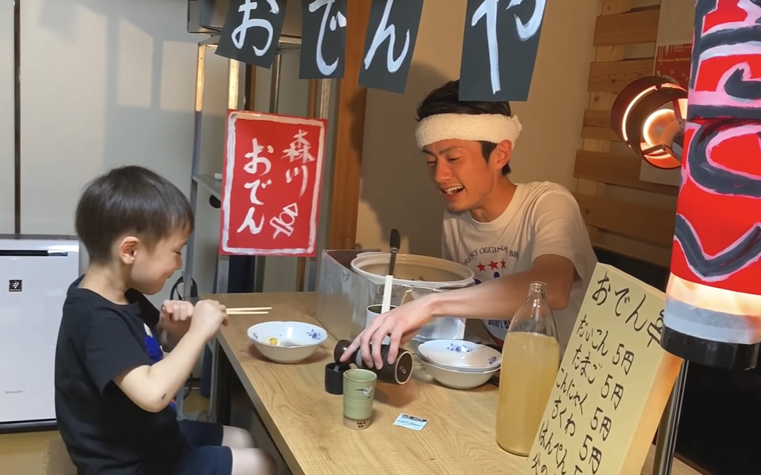 Ông bố Nhật Bản tạm nghỉ việc để mở bar tại gia trong mùa cách ly