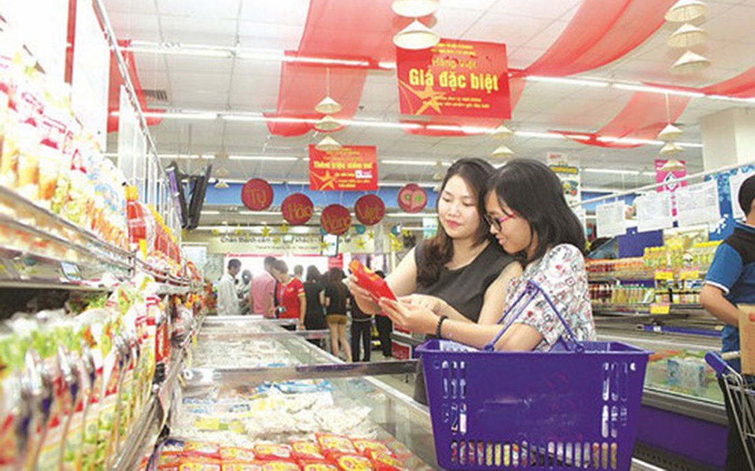 "Mưa" khuyến mại tại Hà Nội, nhiều mặt hàng giảm giá đến 100%