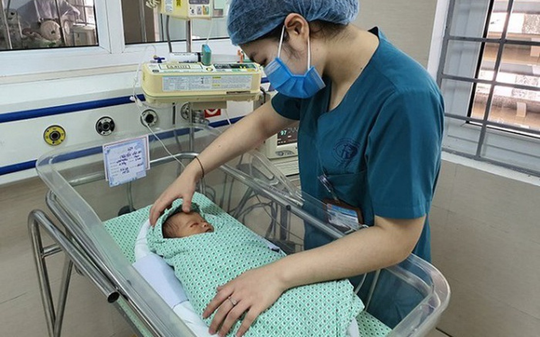 Vụ bé sơ sinh bị bỏ rơi ở hố ga: Có người xưng là bà ngoại đến Bệnh viện xin nhận cháu