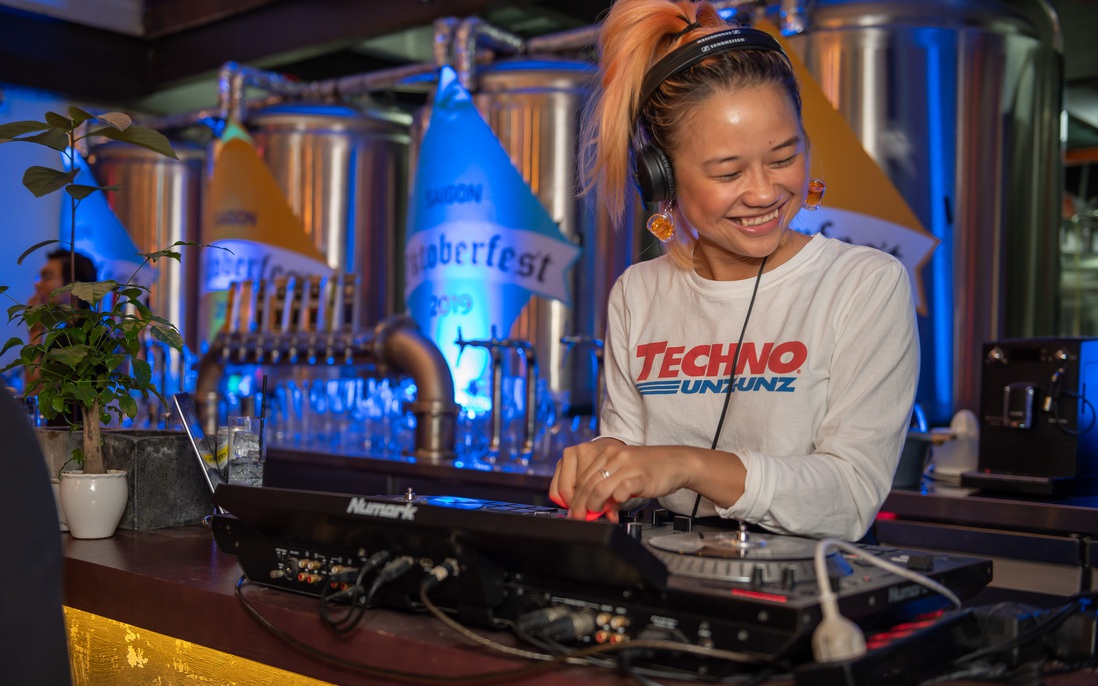 Câu chuyện về nữ DJ tài năng Đức yêu giá trị văn hóa gia đình Việt