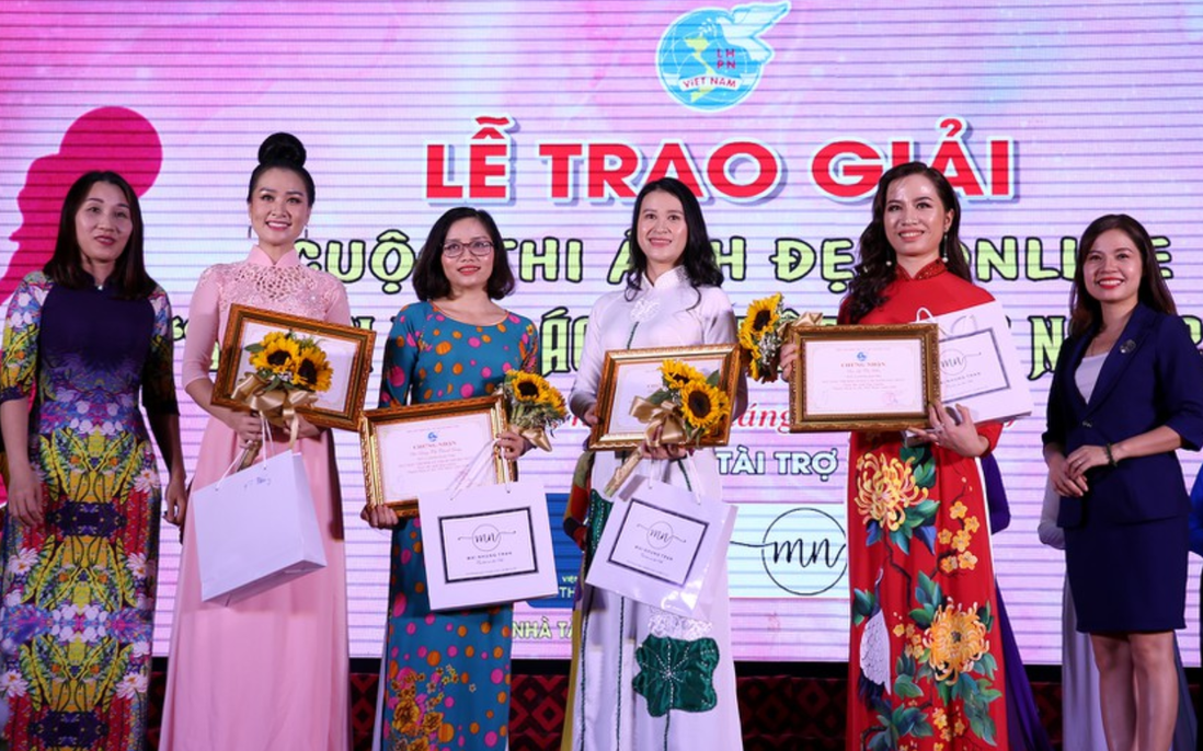 Tôn vinh vẻ đẹp phụ nữ qua cuộc thi ảnh đẹp online "Duyên dáng áo dài Việt Nam"