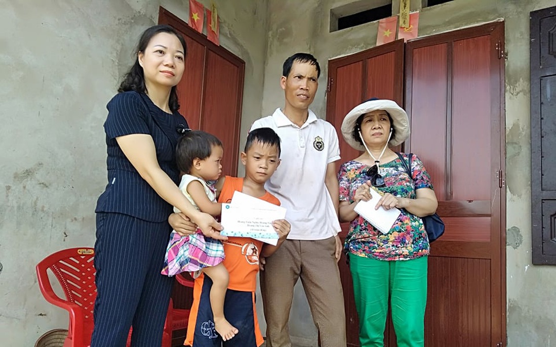 Hội LHPN tỉnh Bắc Giang: Tặng quà 13 trẻ mồ côi có hoàn cảnh đặc biệt khó khăn
