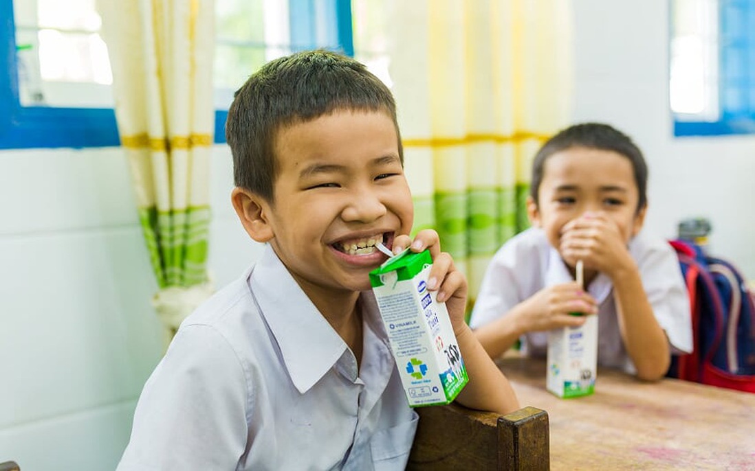 Thêm nhiều niềm vui đến lớp cho trẻ với giờ uống sữa học đường