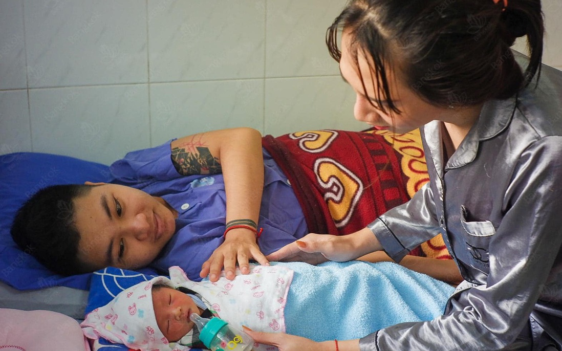 “Người đàn ông mang bầu” đầu tiên ở Việt Nam: Quên hết đớn đau khi nghe con khóc chào đời