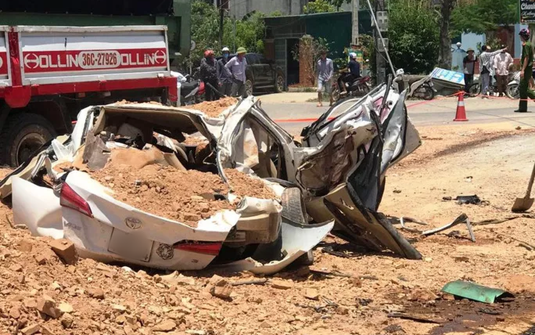 Vụ xe tải đè bẹp xe con khiến 3 người tử vong ở Thanh Hóa: Xe tải đã hết hạn đăng kiểm