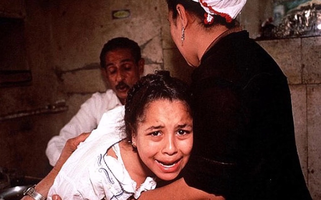 Ai Cập: 3 bé gái bị cha đẻ lừa đưa đi tiêm vắc xin phòng Covid-19 để cắt âm vật