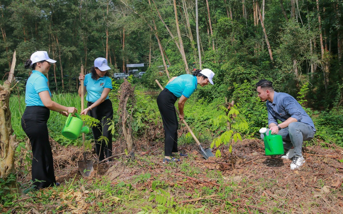 "Agribank – Vì tương lai xanh – Thêm cây, thêm sự sống"