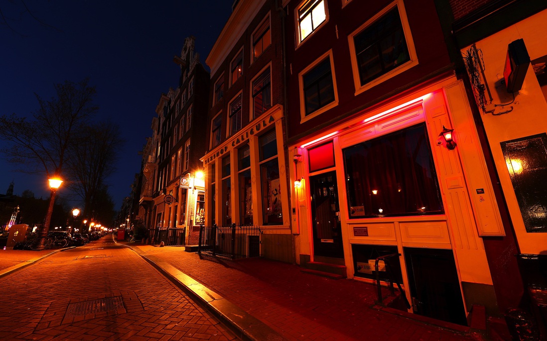 Ngành mại dâm ế ẩm sau dịch Covid-19, Amsterdam theo đuổi du lịch “sạch”