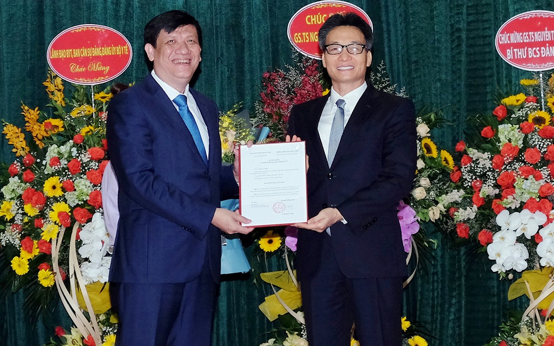 Trao quyết định bổ nhiệm ông Nguyễn Thanh Long là quyền Bộ trưởng Y tế