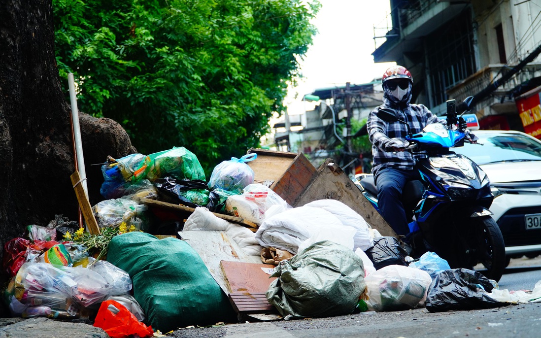 Hà Nội: Thực hiện biện pháp hành chính nếu cố tình chặn xe vào bãi rác Nam Sơn