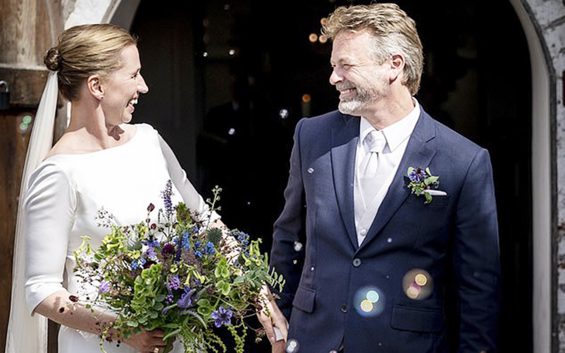 Nữ Thủ tướng Đan Mạch kết hôn sau nhiều lần trì hoãn vì Covid-19