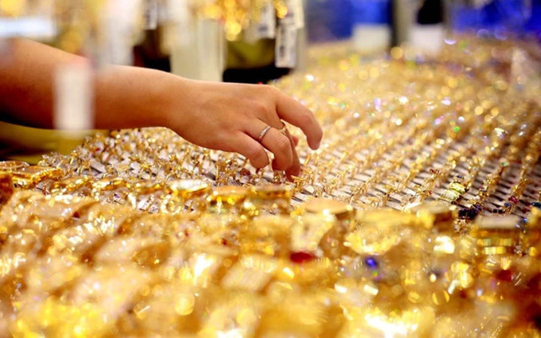 Giá vàng giảm hơn 300.000đ ở cả chiều mua vào và bán ra 