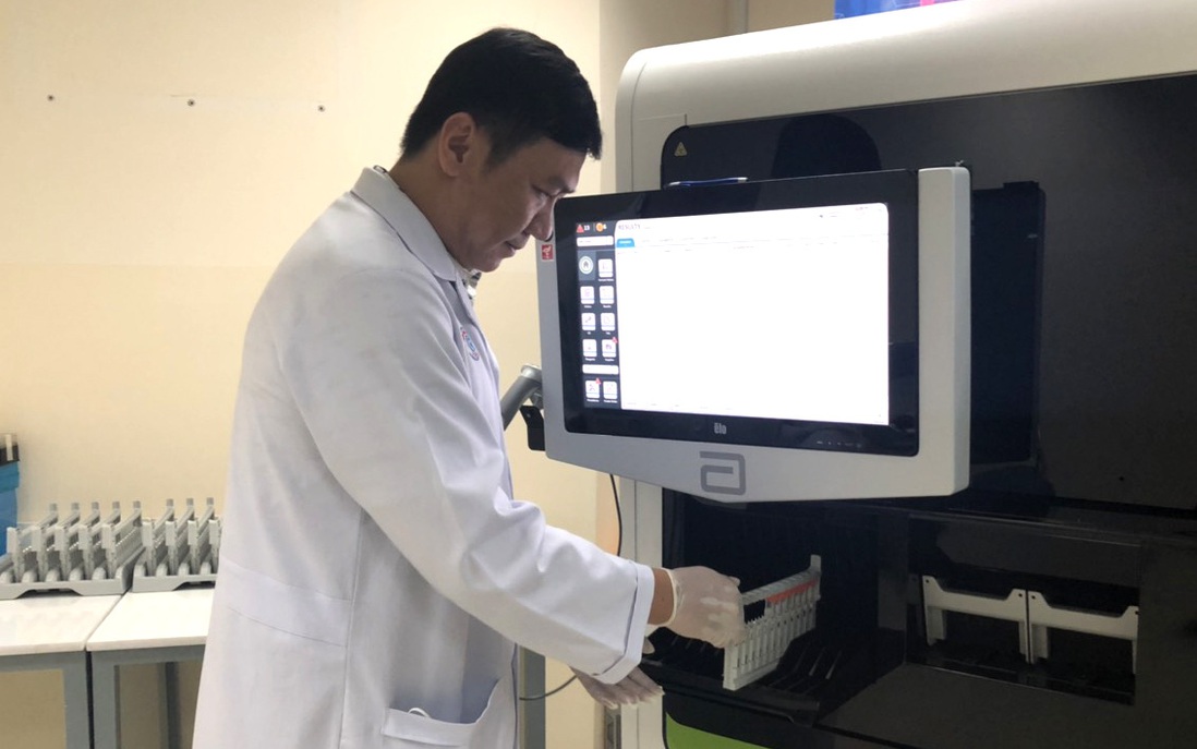 Hệ thống xét nghiệm chẩn đoán bằng sinh học phân tử hiện đại lần đầu triển khai tại Việt Nam