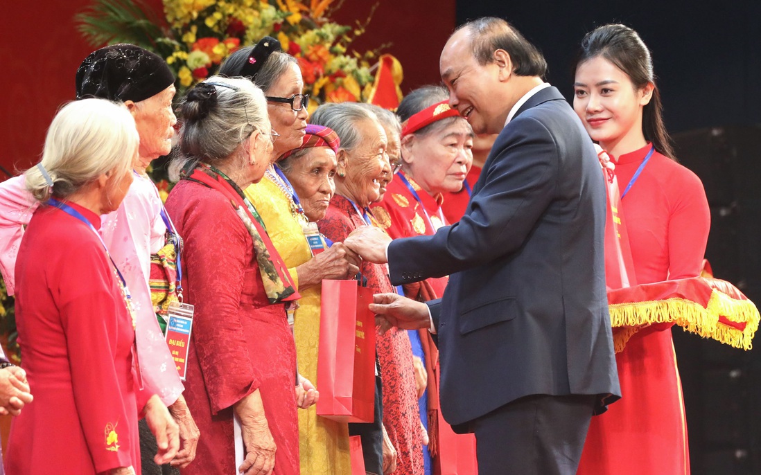 Thủ tướng: Phụng dưỡng các Mẹ Việt Nam anh hùng ở mức tốt nhất 