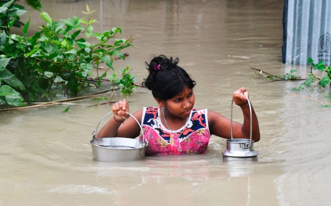 Lũ lụt đi cùng đại dịch Covid-19 đẩy hàng triệu trẻ em Nam Á vào tình trạng mất an toàn