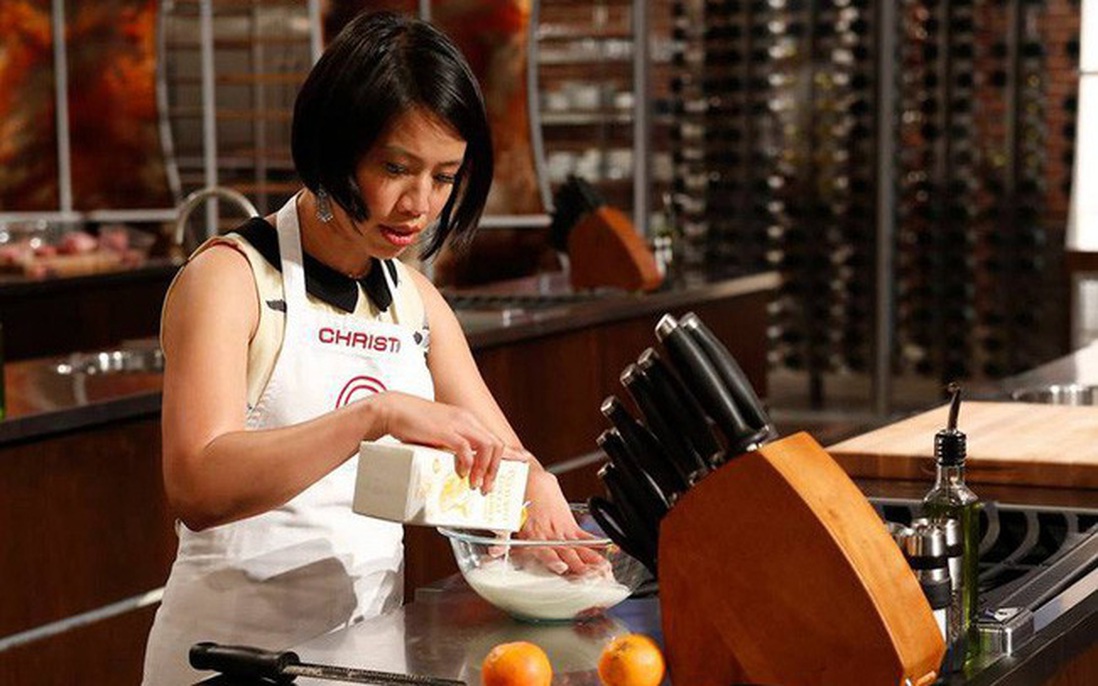"Vua đầu bếp" khiếm thị Christine Hà nấu ăn như thế nào?