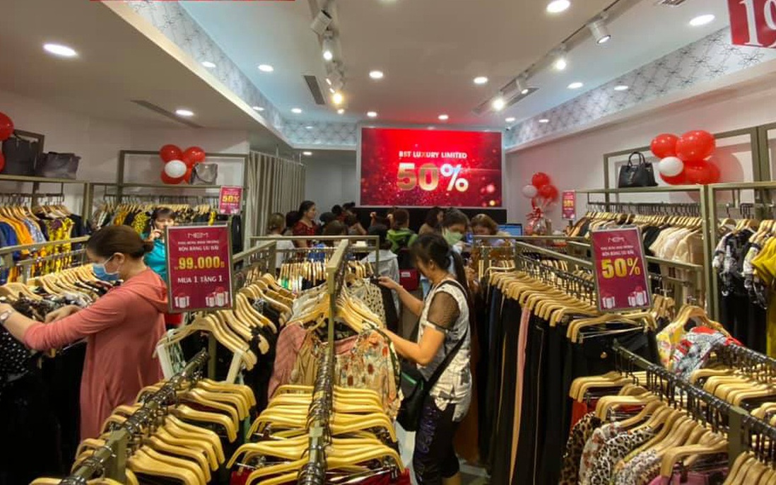 Thời trang công sở giảm giá tới 70% trong Tháng khuyến mại 