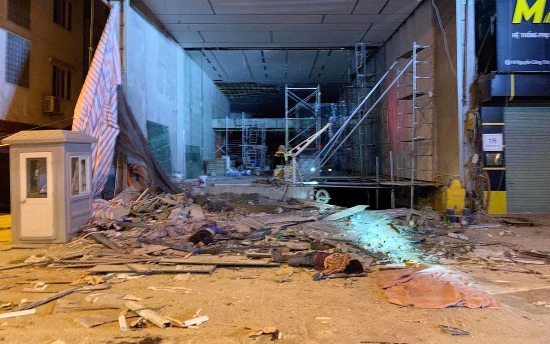 Hà Nội: Gãy sập thang treo lắp kính khiến ít nhất 2 công nhân tử vong