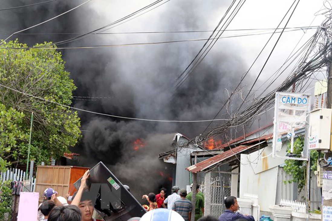 Hỏa hoạn thiêu rụi gần chục căn nhà ở thành phố Rạch Giá