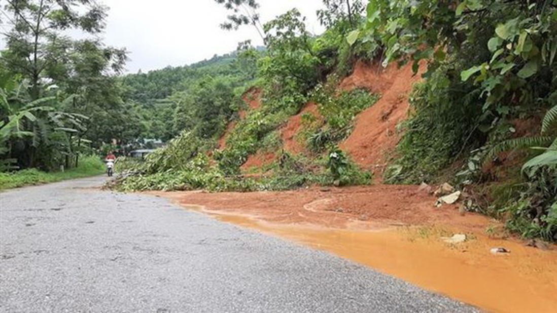 Mưa lũ gây thiệt hại về nhà ở, làm ngập nhiều tuyến đường tại Lào Cai