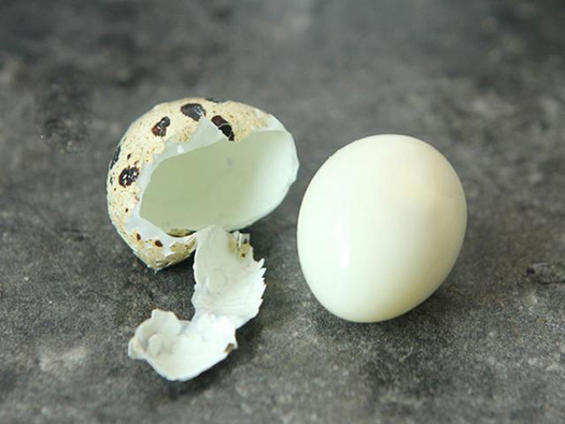 Luộc trứng cút cần nhớ 2 bước này để vỏ trứng tự động bong ra