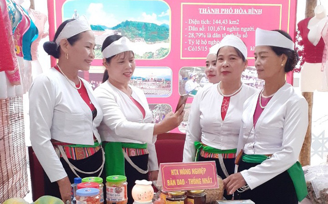 Điểm tựa hỗ trợ phát triển kinh tế của phụ nữ dân tộc Dao ở Hòa Bình