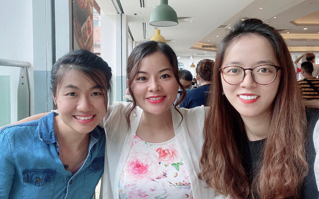 Những cô gái dạy ngoại ngữ miễn phí cho người Việt tại Singapore