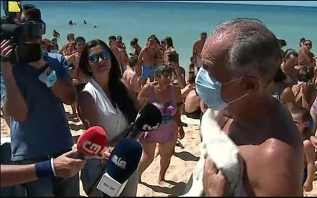 Tổng thống Bồ Đào Nha cứu hai phụ nữ thoát chết đuối ở ngoài biển