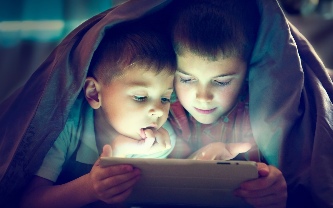 Trẻ em dưới 5 tuổi cần hạn chế thời gian tiếp xúc với màn hình điện tử