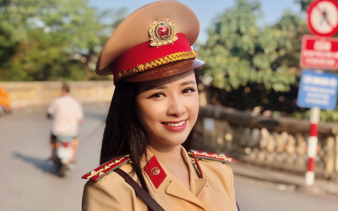 Dương Hoàng Yến trải nghiệm làm cảnh sát giao thông