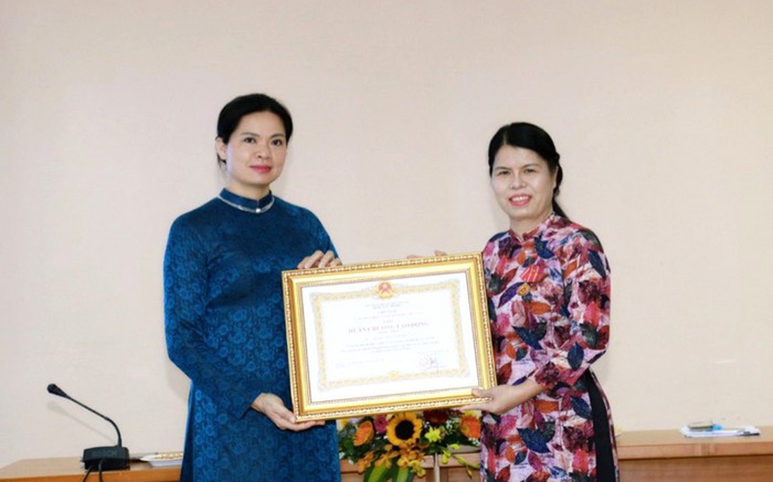 Trưởng Ban Gia đình Xã hội, Trung ương Hội LHPN Việt Nam được trao Huân chương Lao động hạng Nhất