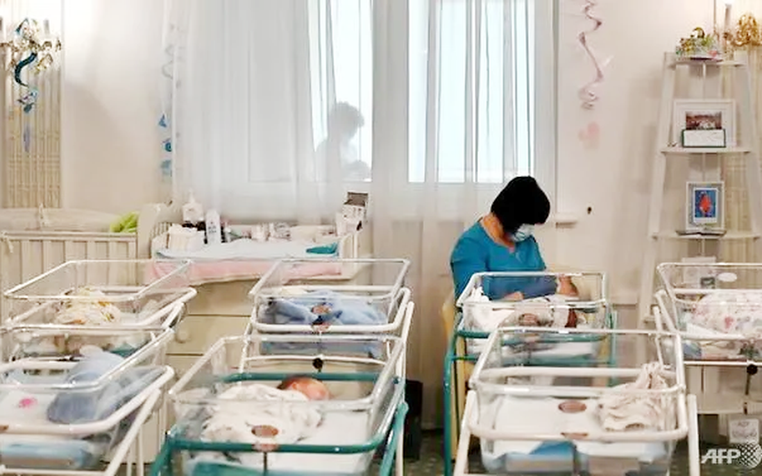 Nhiều cặp vợ chồng Trung Quốc ngóng trông ngày đoàn tụ với con sơ sinh chào đời do mang thai hộ