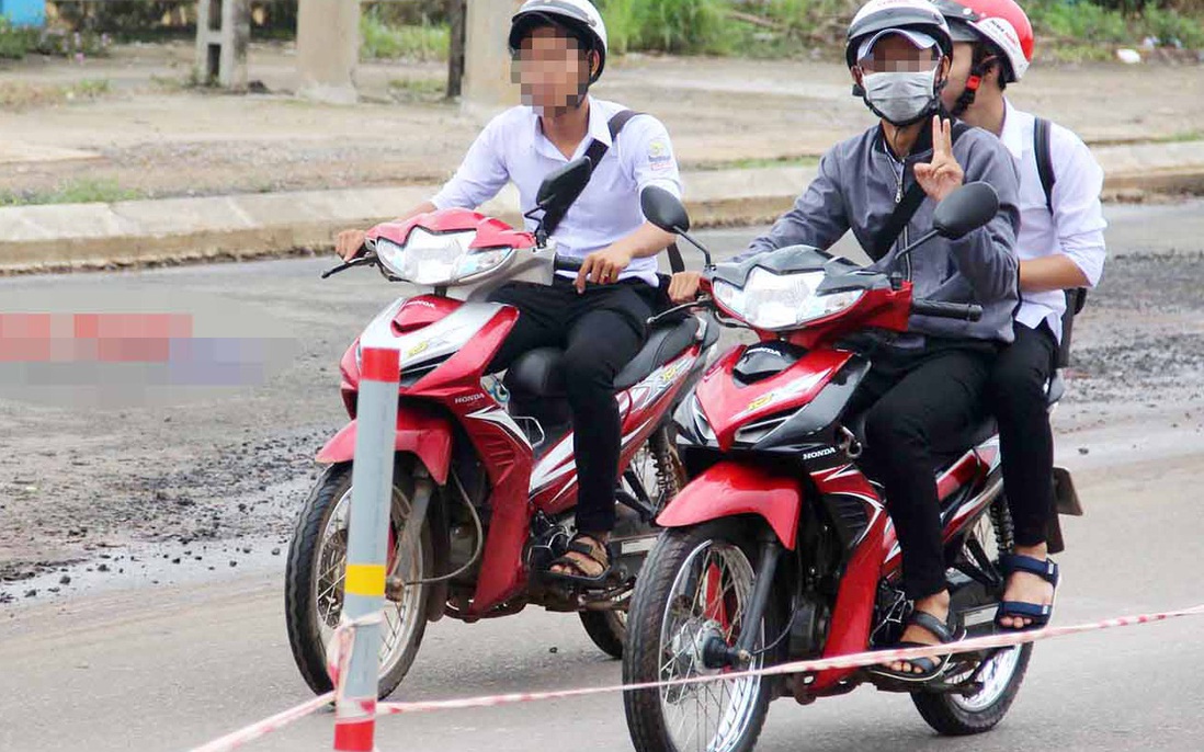 Teen đòi cha mẹ mua xe gắn máy để không bị lạc lõng khi đến trường