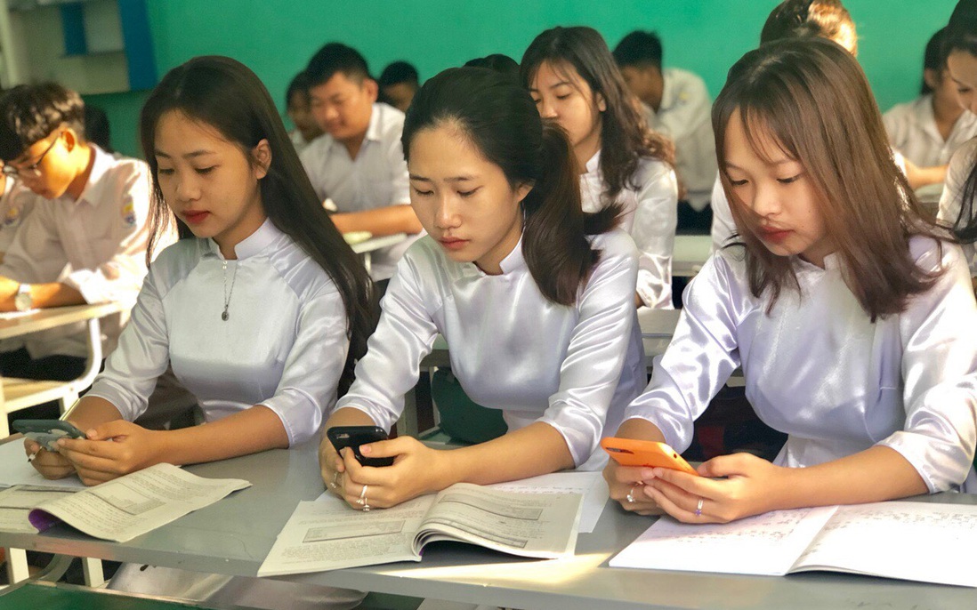 Nữ hiệu trưởng nói về việc cho phép học sinh sử dụng điện thoại di động trong giờ học