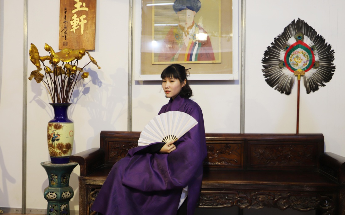 Chiêm ngưỡng những bộ áo dài cổ của phụ nữ tại Ngày hội Việt phục