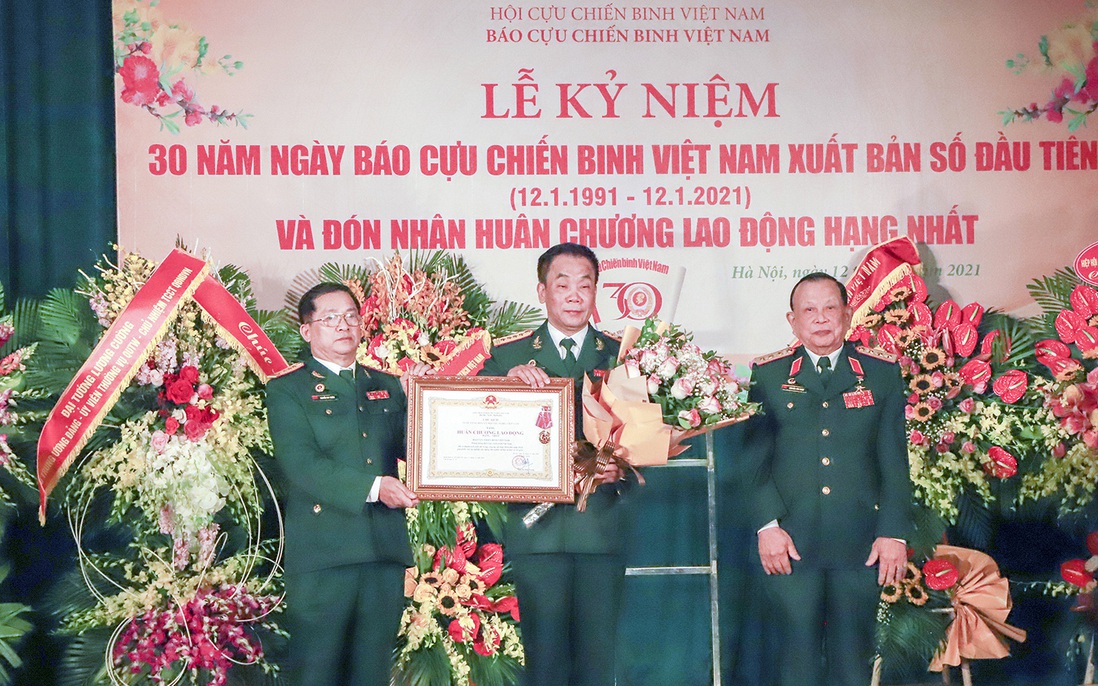 Báo Cựu Chiến binh Việt Nam đón nhận Huân chương Lao động hạng Nhất