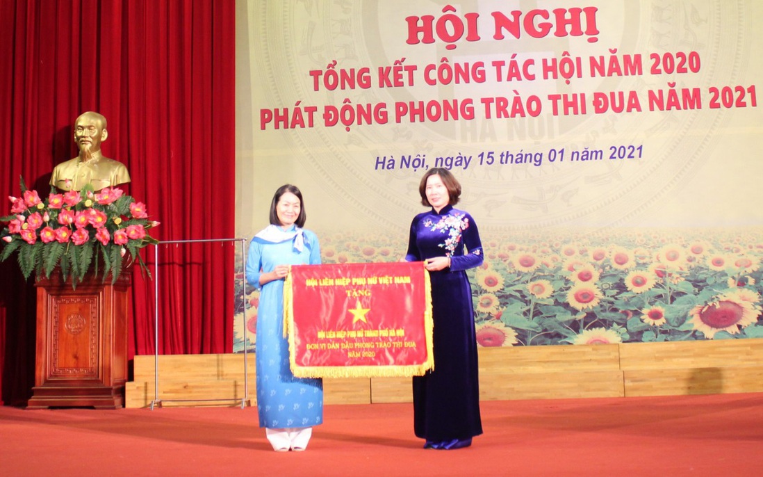 Hội LHPN TP Hà Nội được TƯ Hội LHPN Việt Nam tặng Cờ thi đua đơn vị xuất sắc