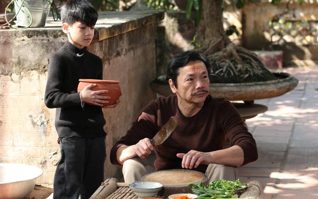 Mẫu nhí Minh Anh đóng phim Tết cùng NSND Trung Anh