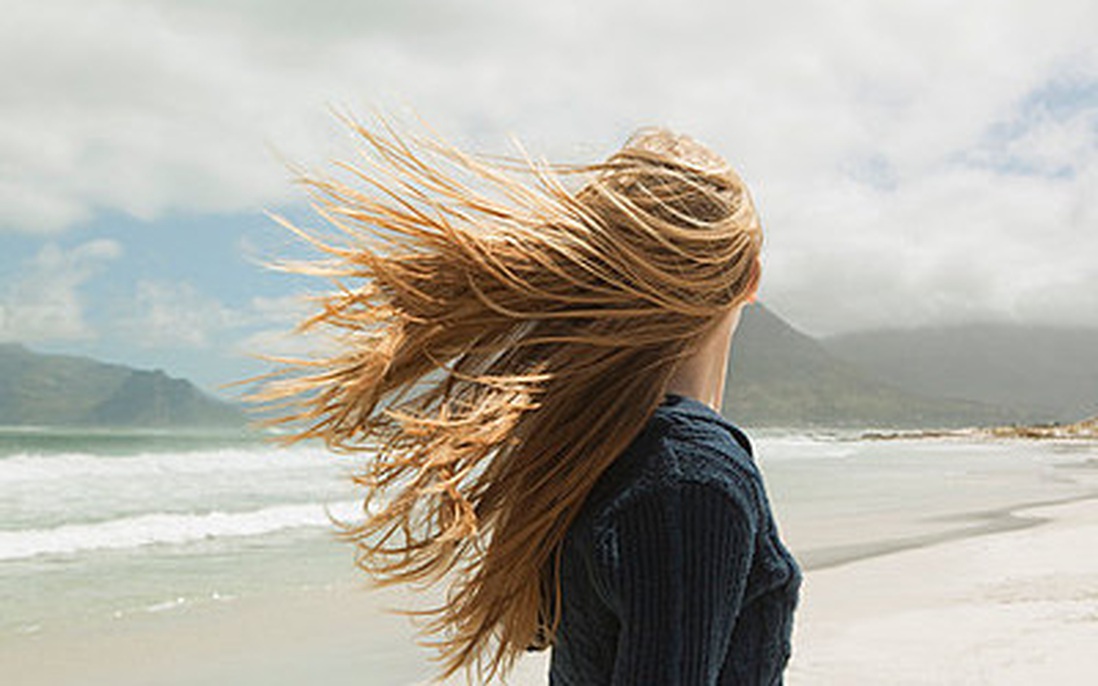 Thương người con gái tóc dài theo gió bay