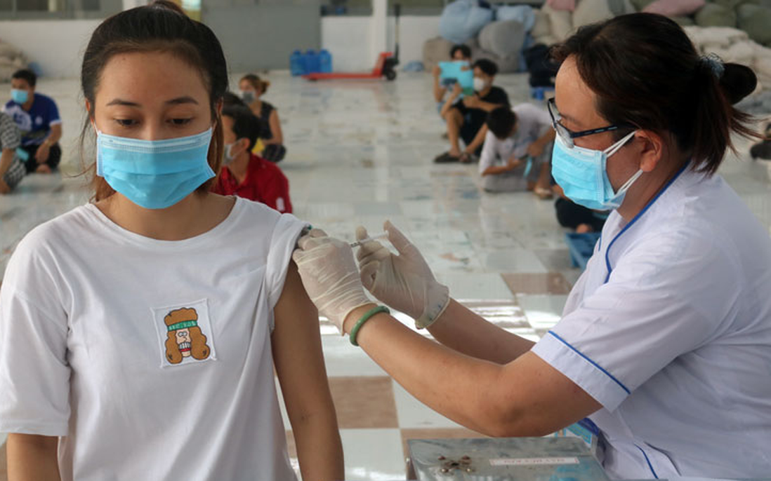 Bộ trưởng Y tế lý giải về độ an toàn vaccine ngừa Covid-19 tiêm cho trẻ em