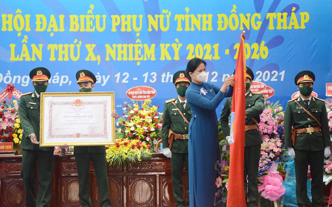 Hội LHPN tỉnh Đồng Tháp đón nhận Huân chương Độc lập hạng Nhì