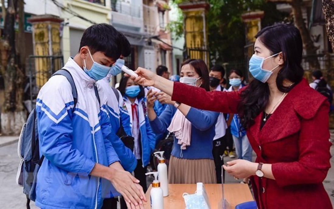 Học sinh Thanh Hóa, Vĩnh Long, Cần Thơ đến trường sau nghỉ phòng dịch
