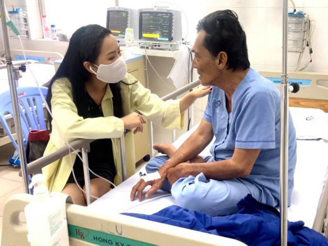 Thương Tín sau cơn đột quỵ: Con gái nhỏ đến thăm bố, dàn sao Việt ủng hộ gần 400 triệu