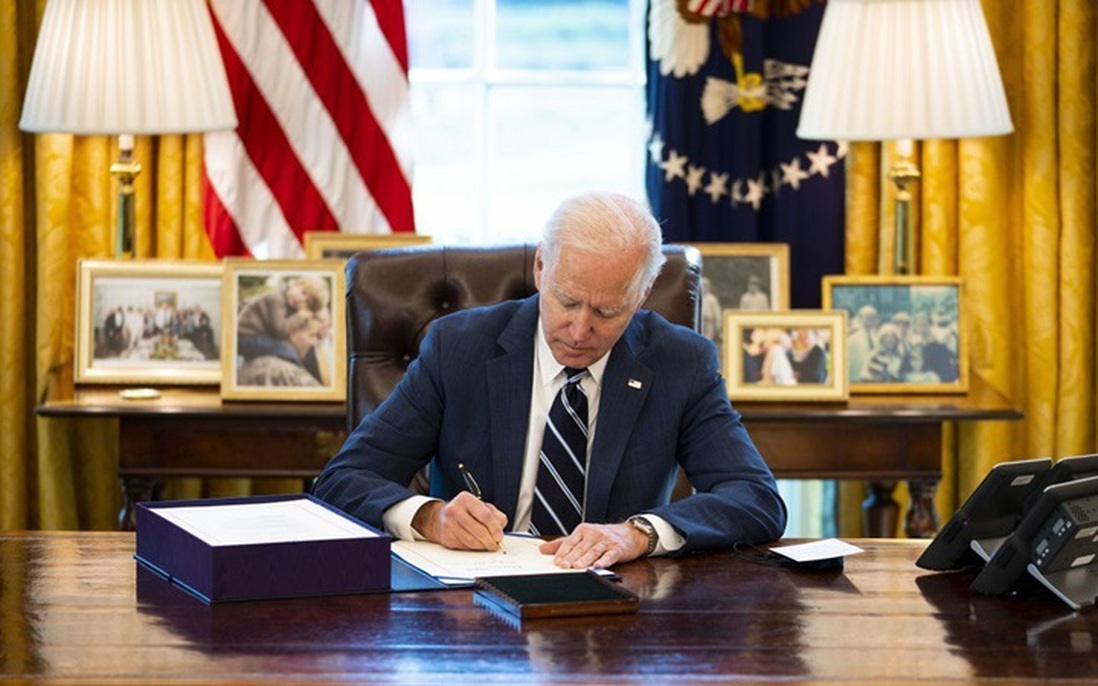 Tổng thống Joe Biden ký ban hành gói cứu trợ 1.900 tỷ USD