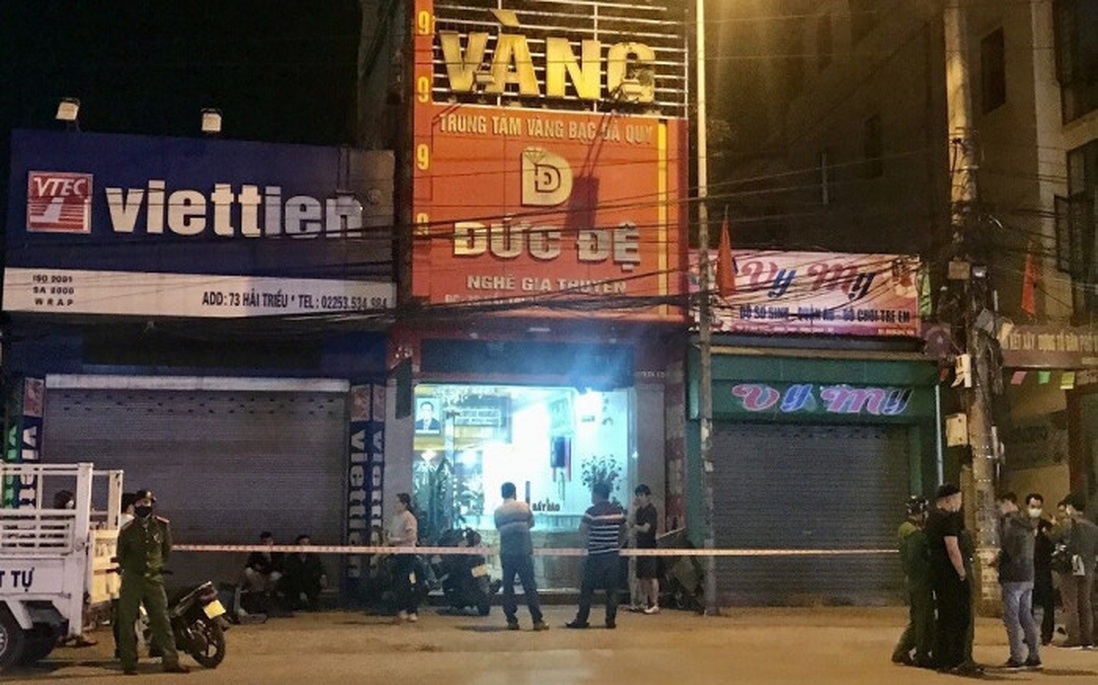Hải Phòng: Ném bom tự chế vào tiệm vàng của nhà hàng xóm