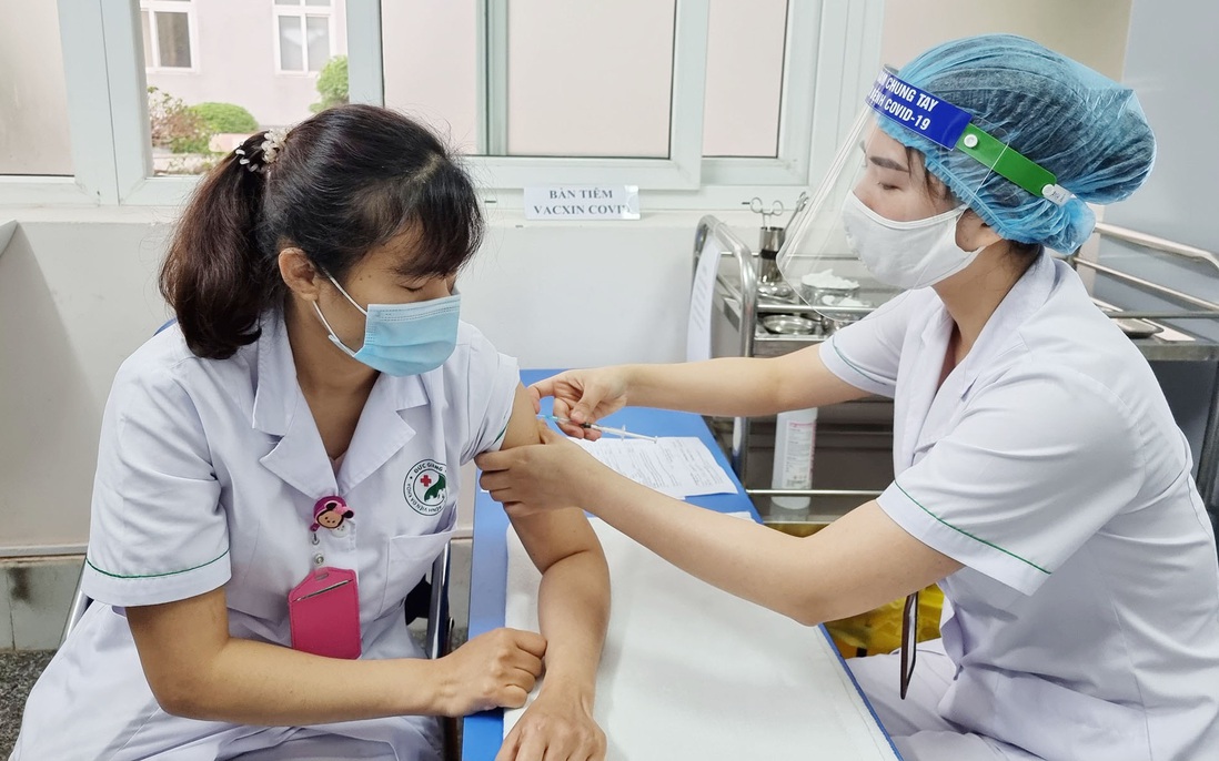 Hà Nội ghi nhận 12 trường hợp bị phản ứng nặng sau tiêm vaccine ngừa Covid-19