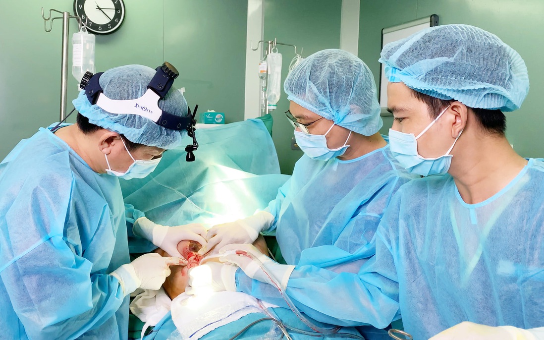 Xử lý nghiêm cơ sở phẫu thuật không phép ‘bỏ quên’ gạc trong ngực nữ bệnh nhân